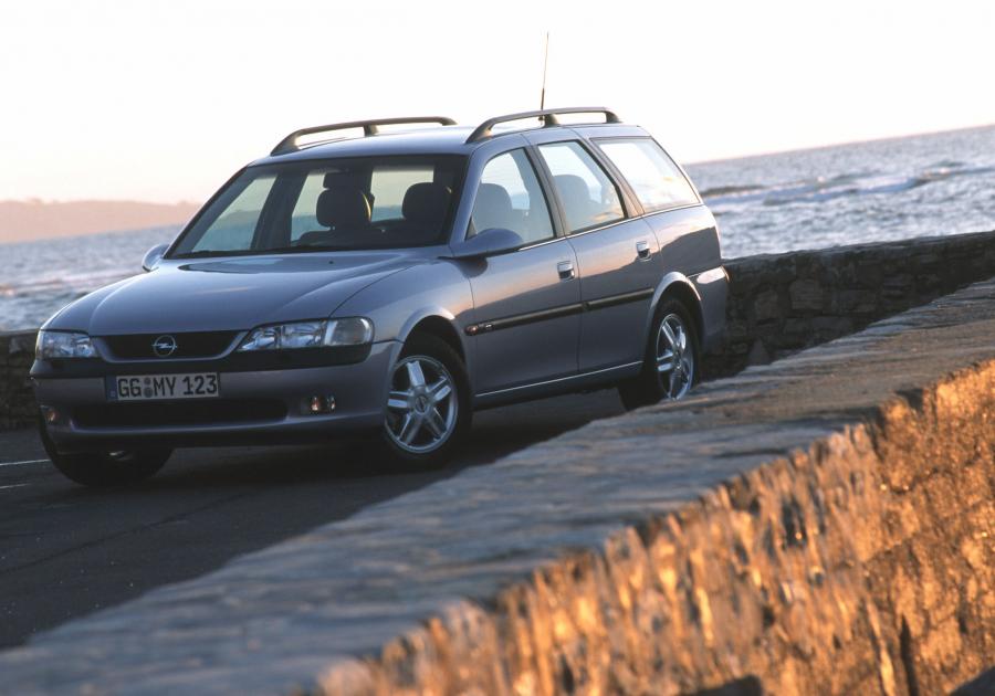  Opel Vectra CD Caravan (B) 1995 года  (фото 12 из 12)